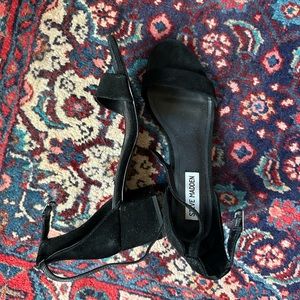 Steve Madden black low heeled sandal